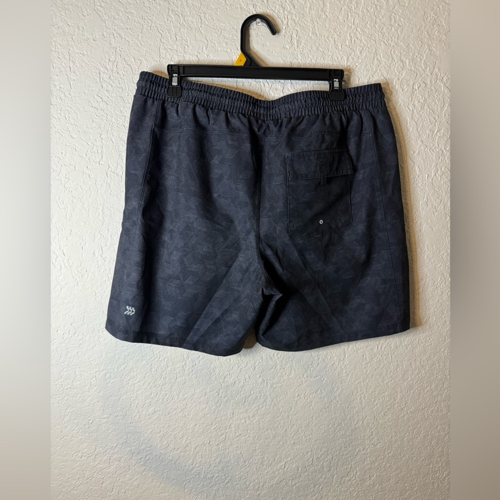 Men shorts - Picture 2 of 3
